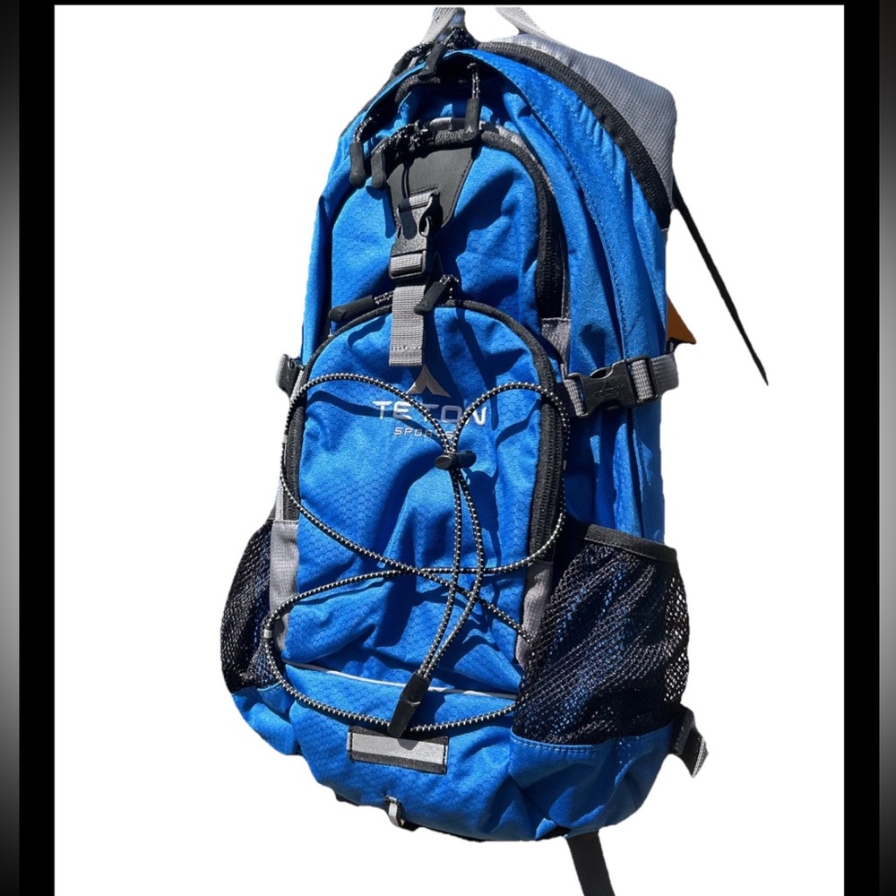 Teton Sports Oasis1100 hydration backpack anti-kink tube adjustable Raincover